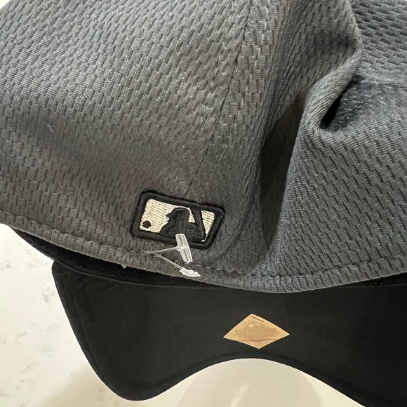 New Era Gray and Black World Series Cap - Picture 5 of 10
